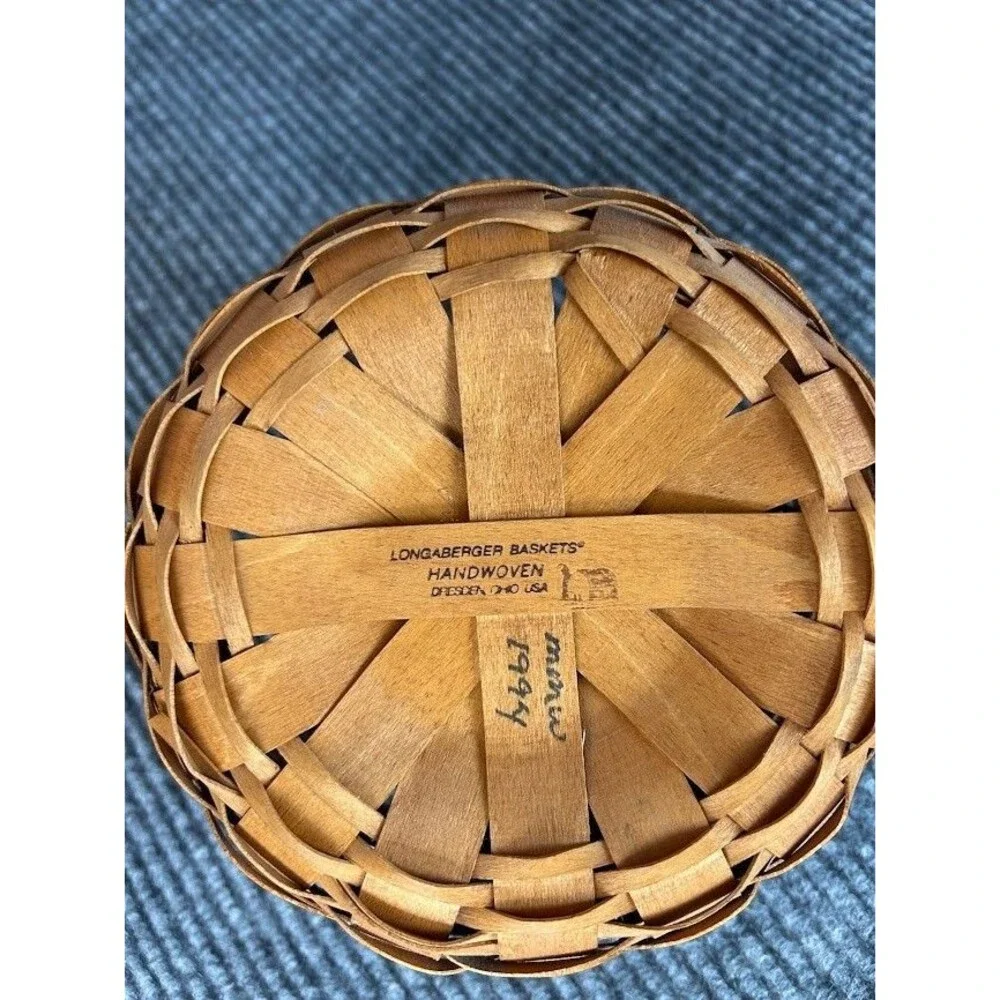 Longaberger 1994 Heartland Button Basket with Leather Loop Handles
